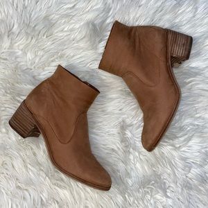 Gianni Bini booties